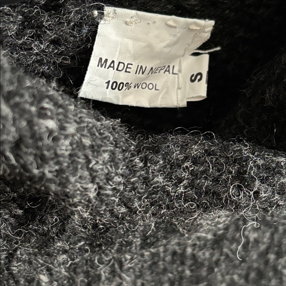 Hand Knit Wool Sweater size Small (unisex) - Picture 2 of 3